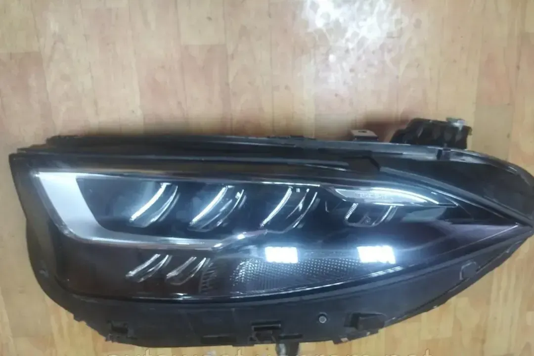 a2579061300   headlight